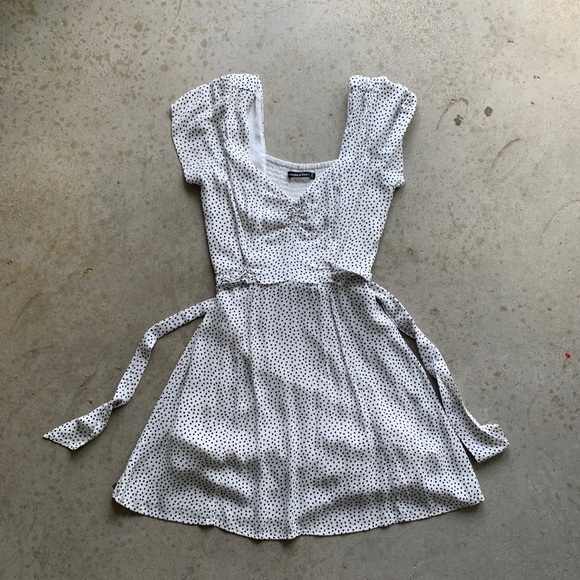 Abercrombie & Fitch Dresses & Skirts - Abercrombie & Fitch small polka dot white dress